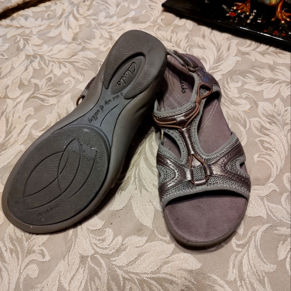 🍂 Wonderful Genuine Leather Clarks Bronze-Tan Hiking-Walking Sandals - 7 - Picture 12 of 13